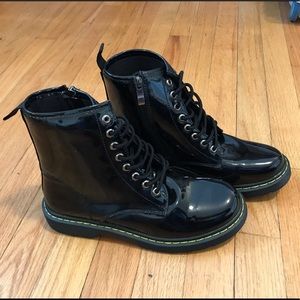 DR MARTENS look alike black combat boots